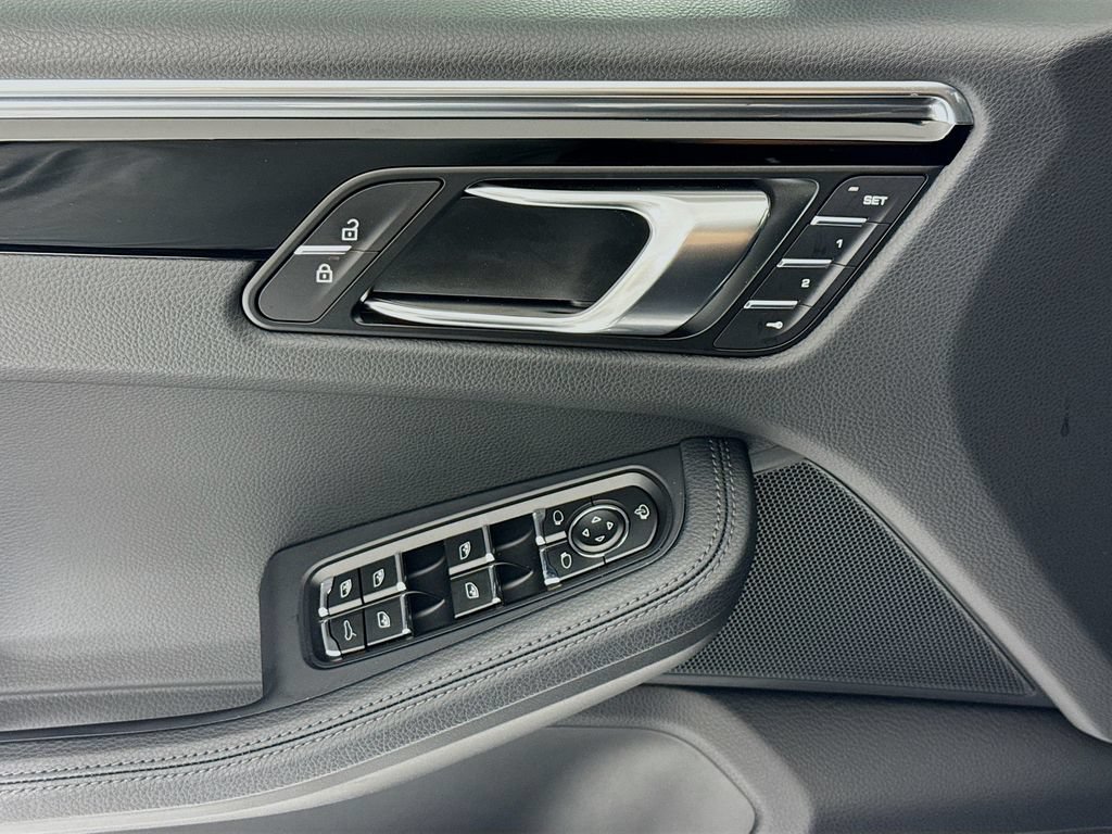 New 2026 Porsche Macan AWD/4WD image 11