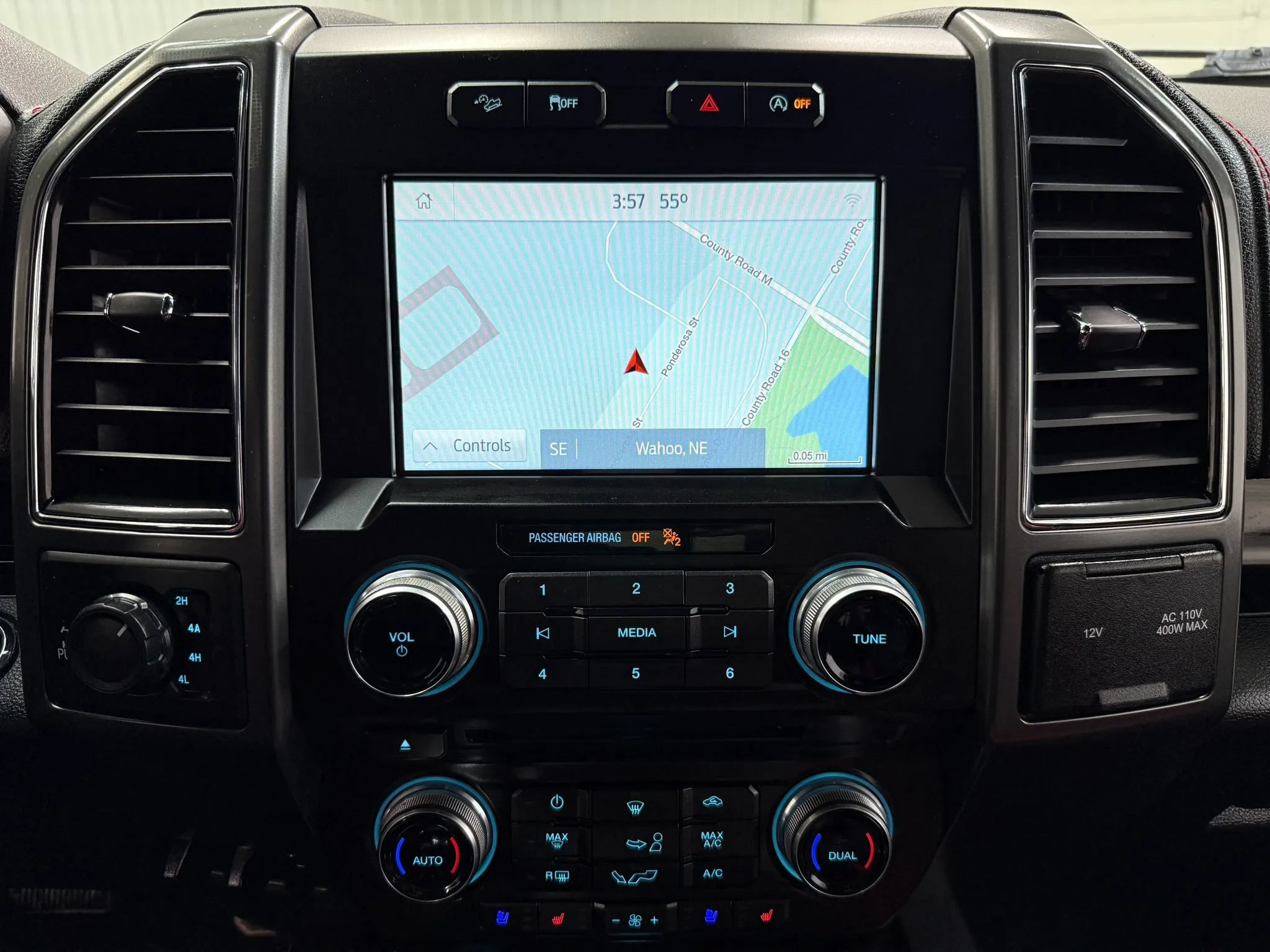 Used 2018 Ford F150 Lariat w/ Equipment Group 502A Luxury AWD/4WD image 20