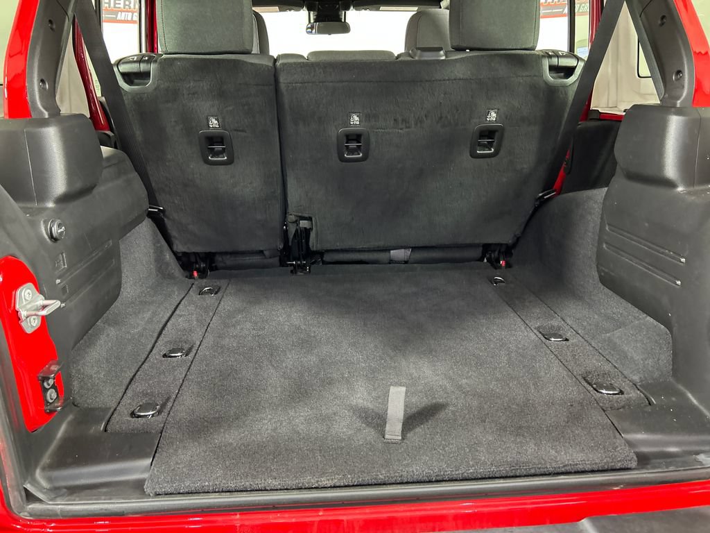 Used 2025 Jeep Wrangler Unlimited Sahara AWD/4WD image 21