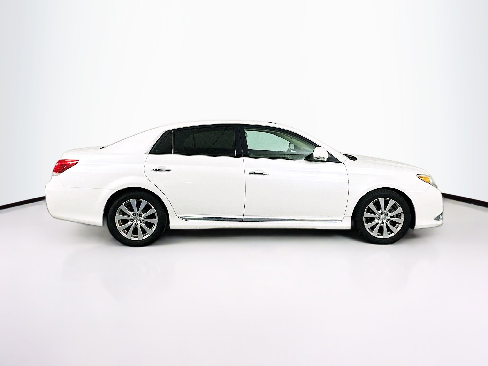 Used 2012 Toyota Avalon Limited image 10