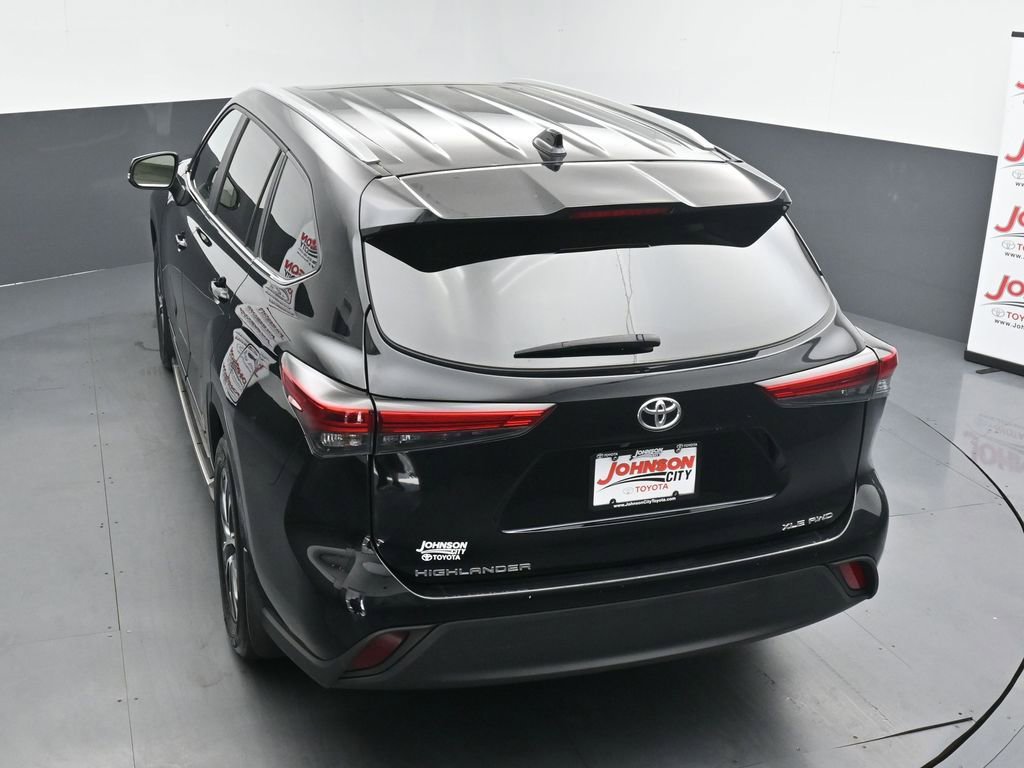Used 2023 Toyota Highlander XLE AWD/4WD image 32