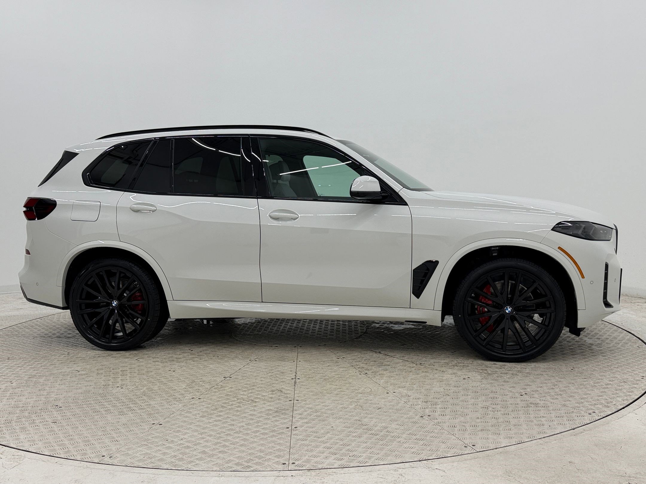 New 2026 BMW X5 xDrive40i w/ M Sport Package AWD/4WD image 8