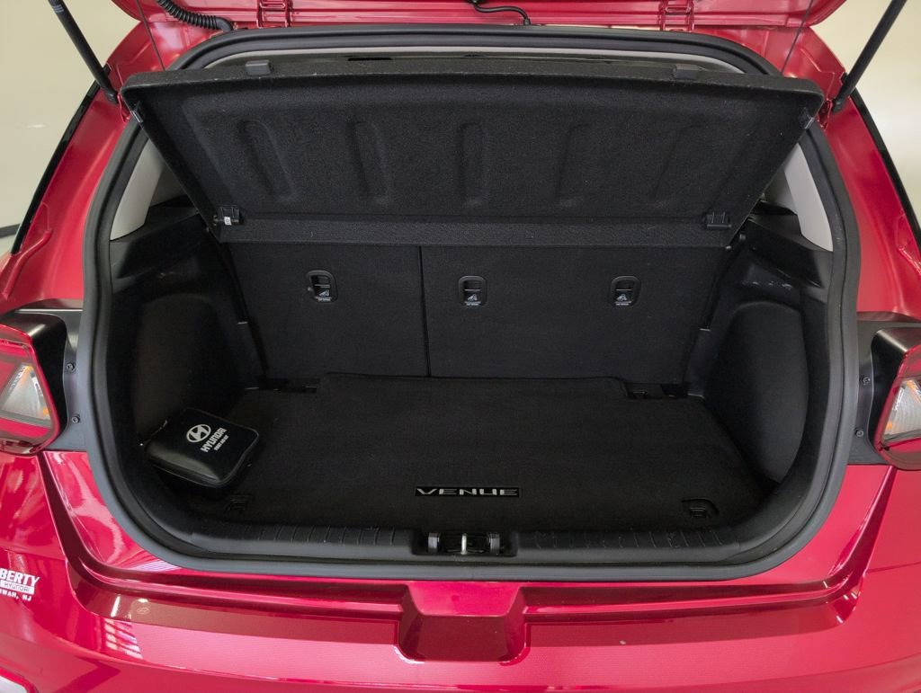 Used 2023 Hyundai Venue Limited image 24
