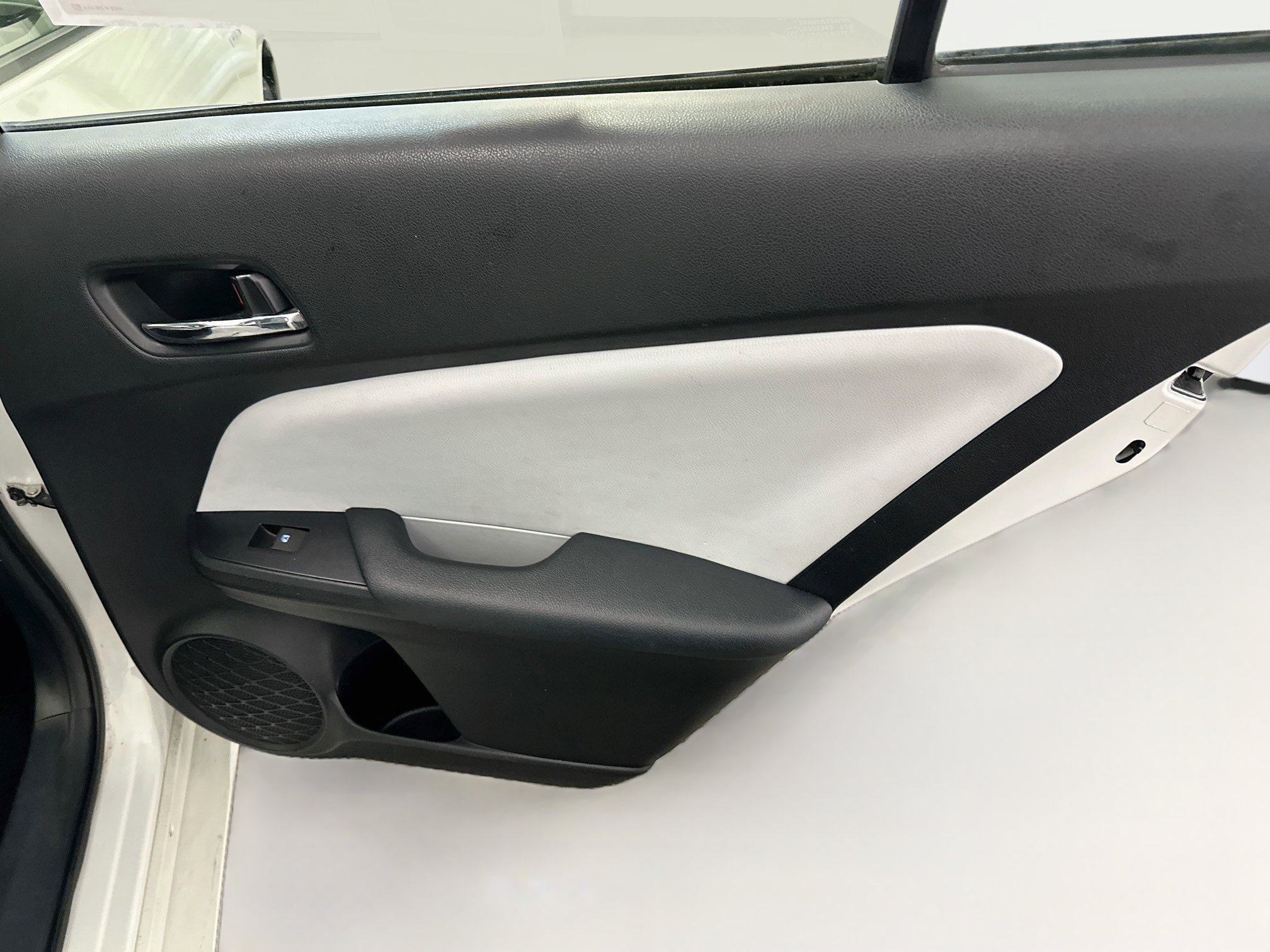 Used 2017 Toyota Prius Three Touring w/ Carpet Mat Package FWD image 31