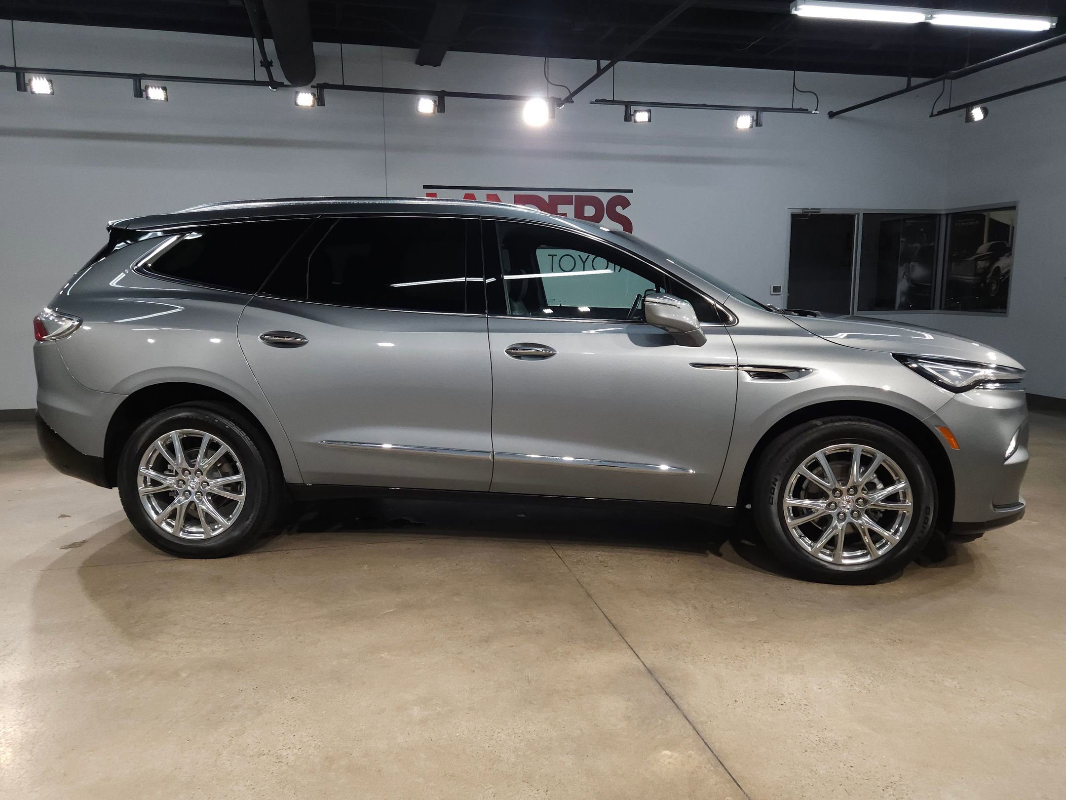 Used 2023 Buick Enclave Premium w/ Experience Buick Package image 8