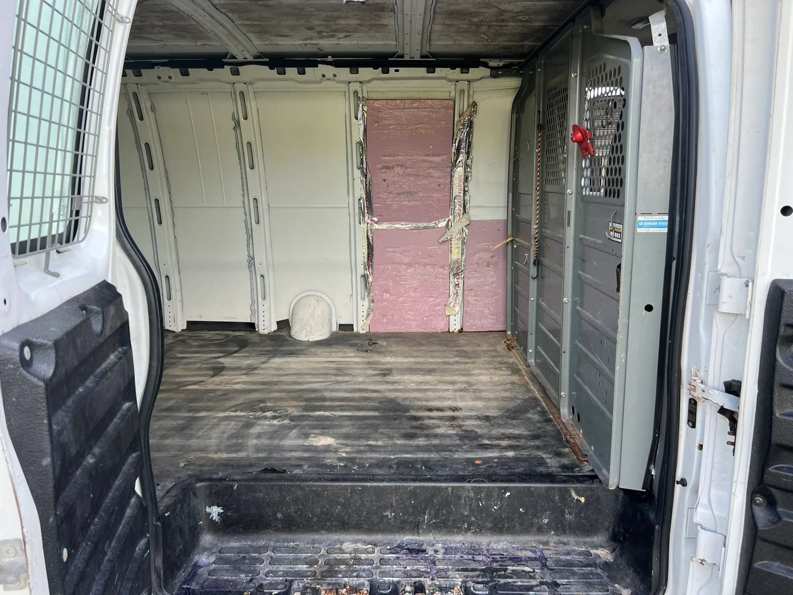 Used 2014 Chevrolet Express 2500 Extended RWD image 15