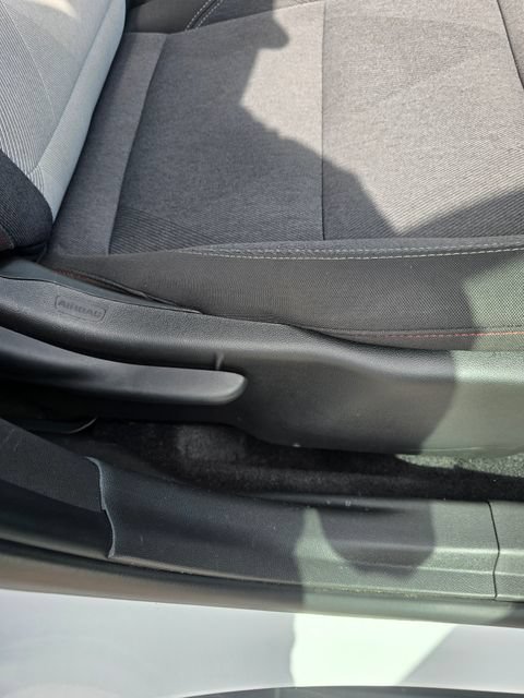 Used 2024 Chevrolet Trax RS w/ Sunroof Package FWD image 38