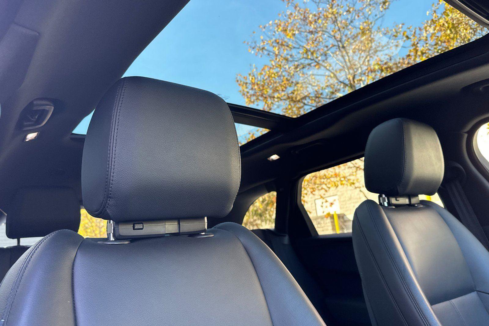 Used 2025 Land Rover Range Rover Velar Dynamic SE image 16