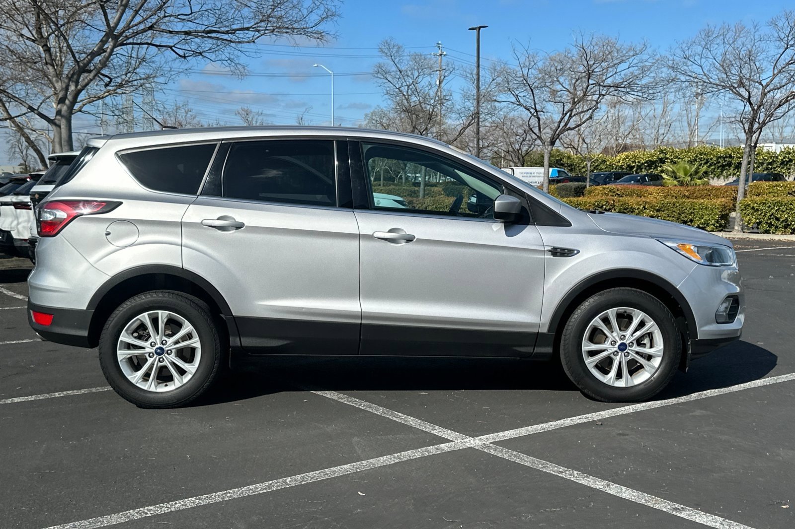 Used 2017 Ford Escape SE image 3