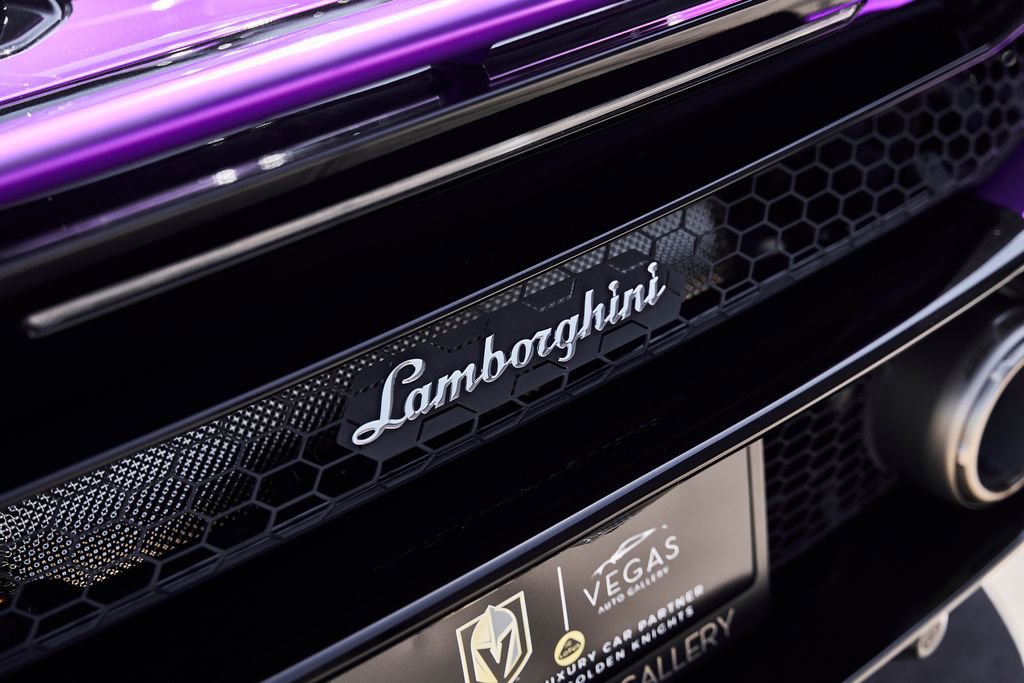 Used 2024 Lamborghini Huracan EVO image 13