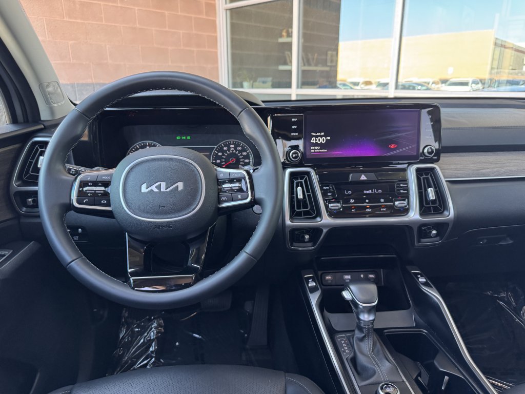 Used 2022 Kia Sorento EX w/ Panoramic Sunroof Package FWD image 16