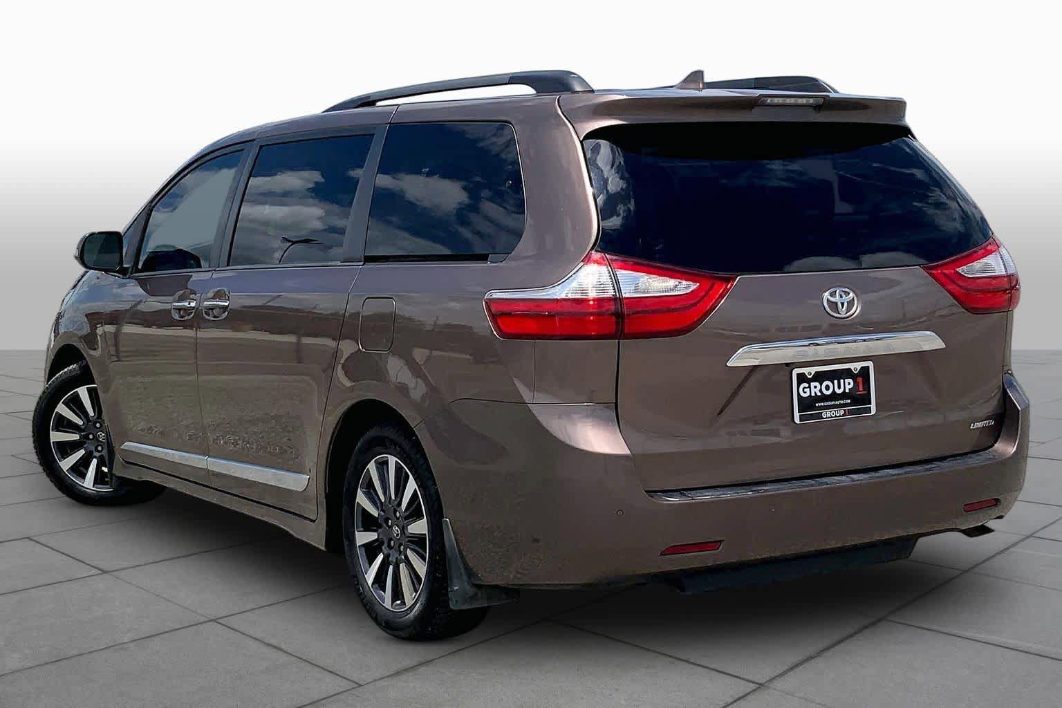 Used 2018 Toyota Sienna Limited FWD image 12