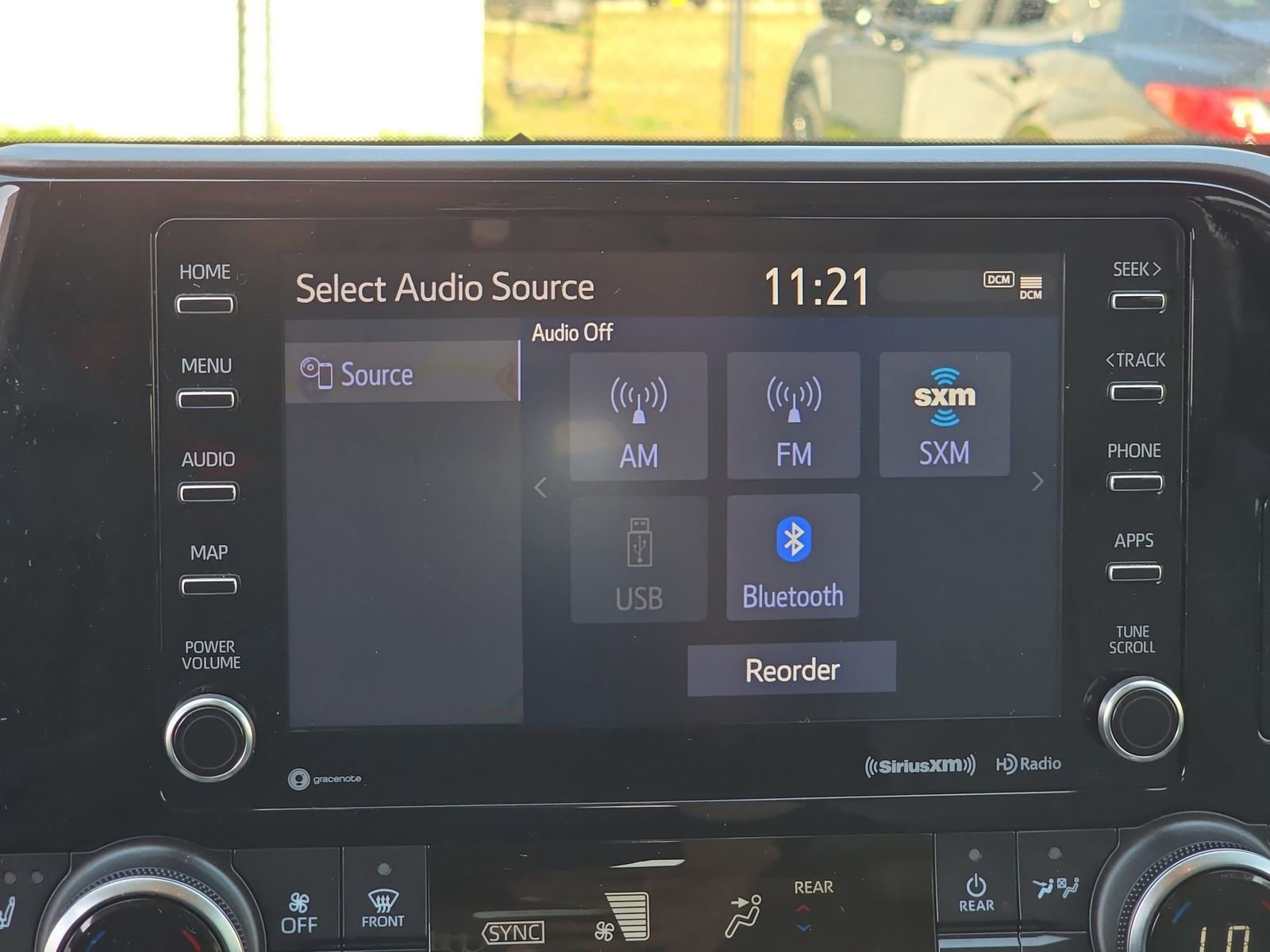 Used 2021 Toyota Highlander XLE image 28