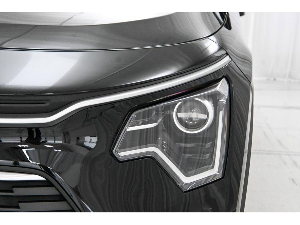 Used 2025 Kia Niro LX FWD image 9