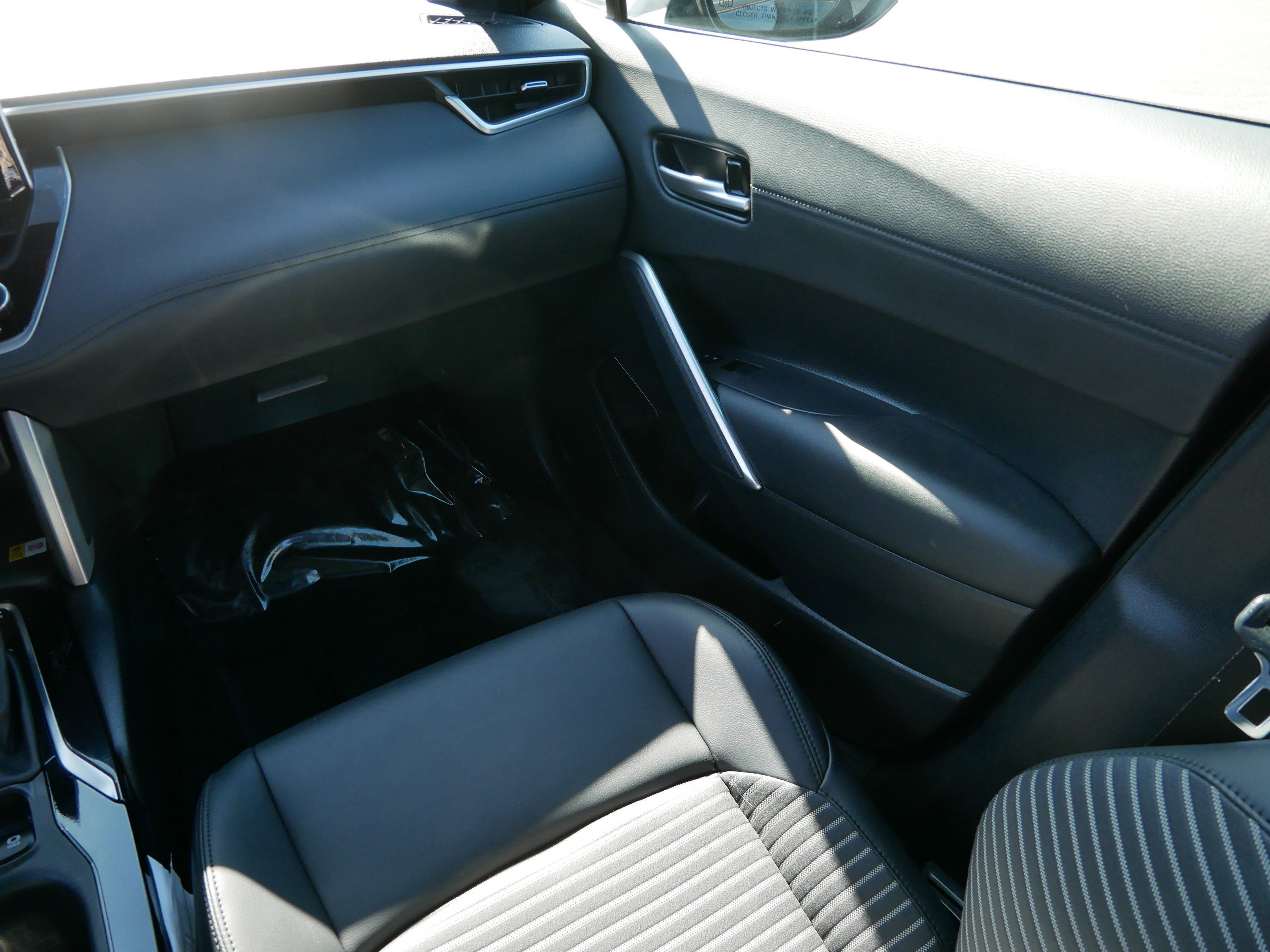 Used 2023 Toyota Corolla Cross XSE w/ Convenience Package image 11