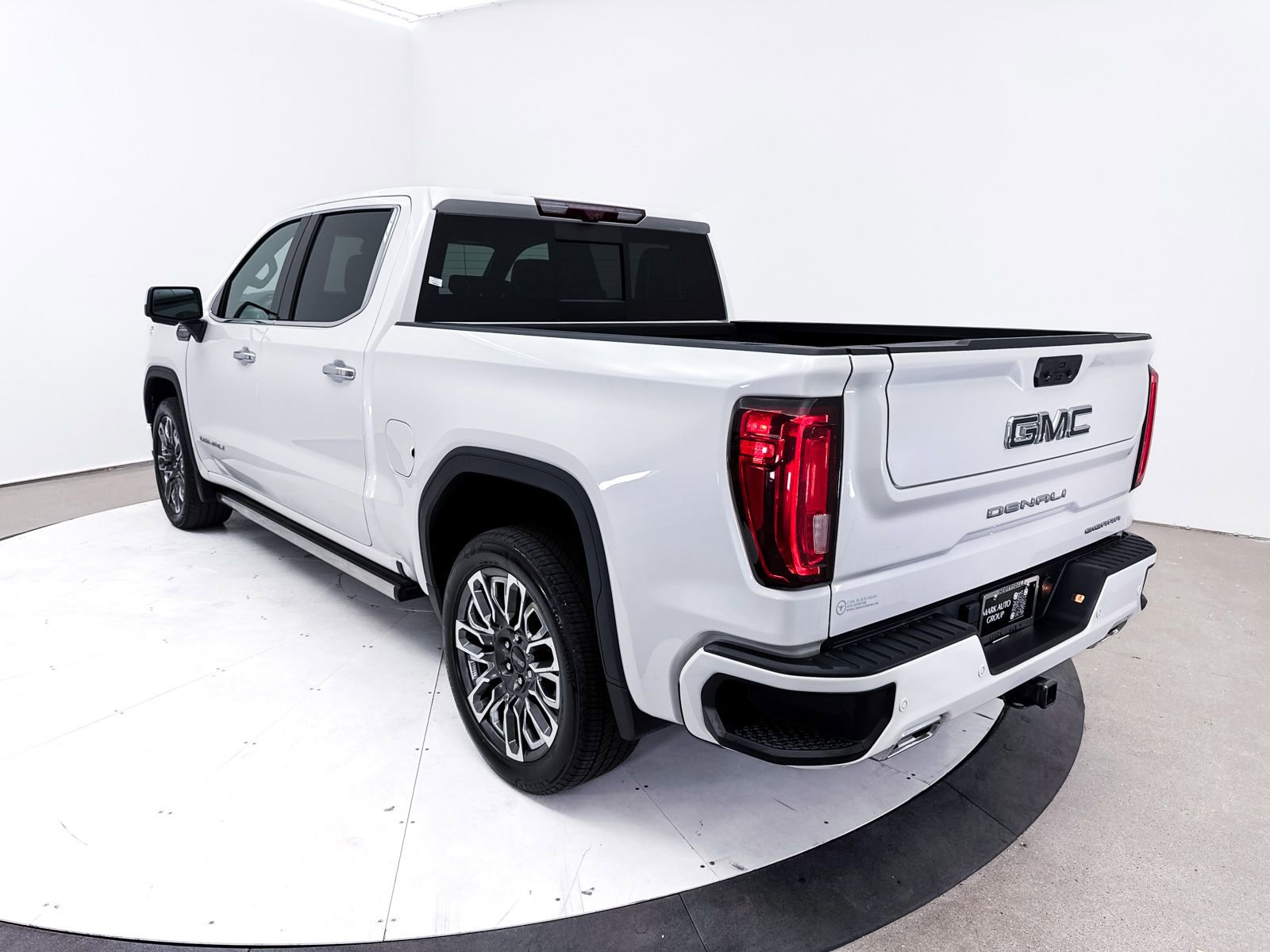 Used 2023 GMC Sierra 1500 Denali Ultimate AWD/4WD image 18