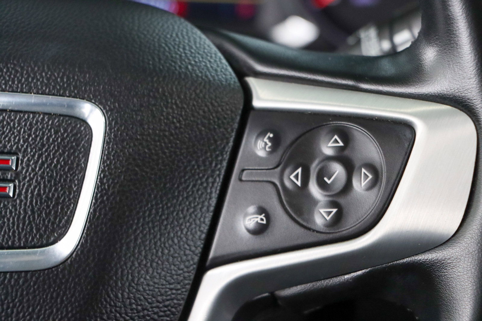 Used 2024 GMC Terrain SLT AWD/4WD image 14