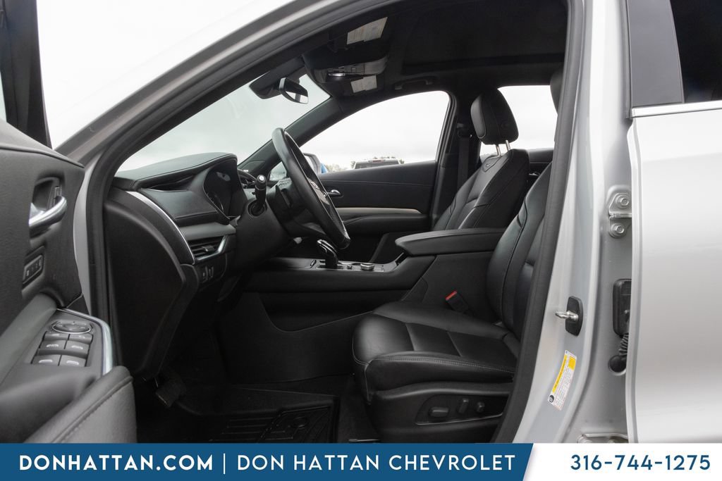 Used 2020 Cadillac XT4 Premium Luxury w/ Cold Weather Package AWD/4WD image 3