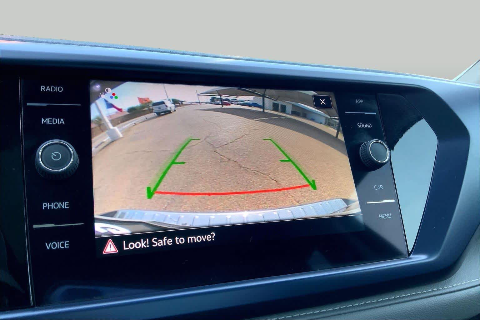 Used 2024 Volkswagen Taos SE w/ Panoramic Sunroof Package FWD image 27
