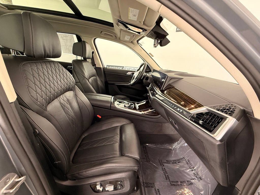 Used 2026 BMW X7 xDrive40i AWD/4WD image 32
