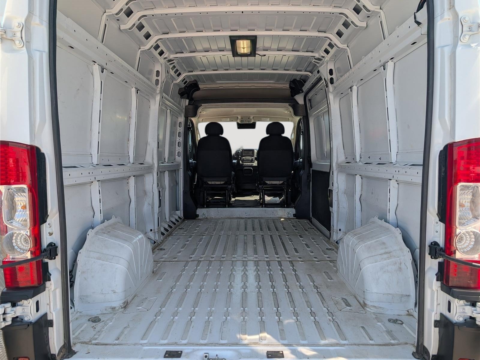 Used 2024 RAM ProMaster 2500 w/ Convenience Group FWD image 13