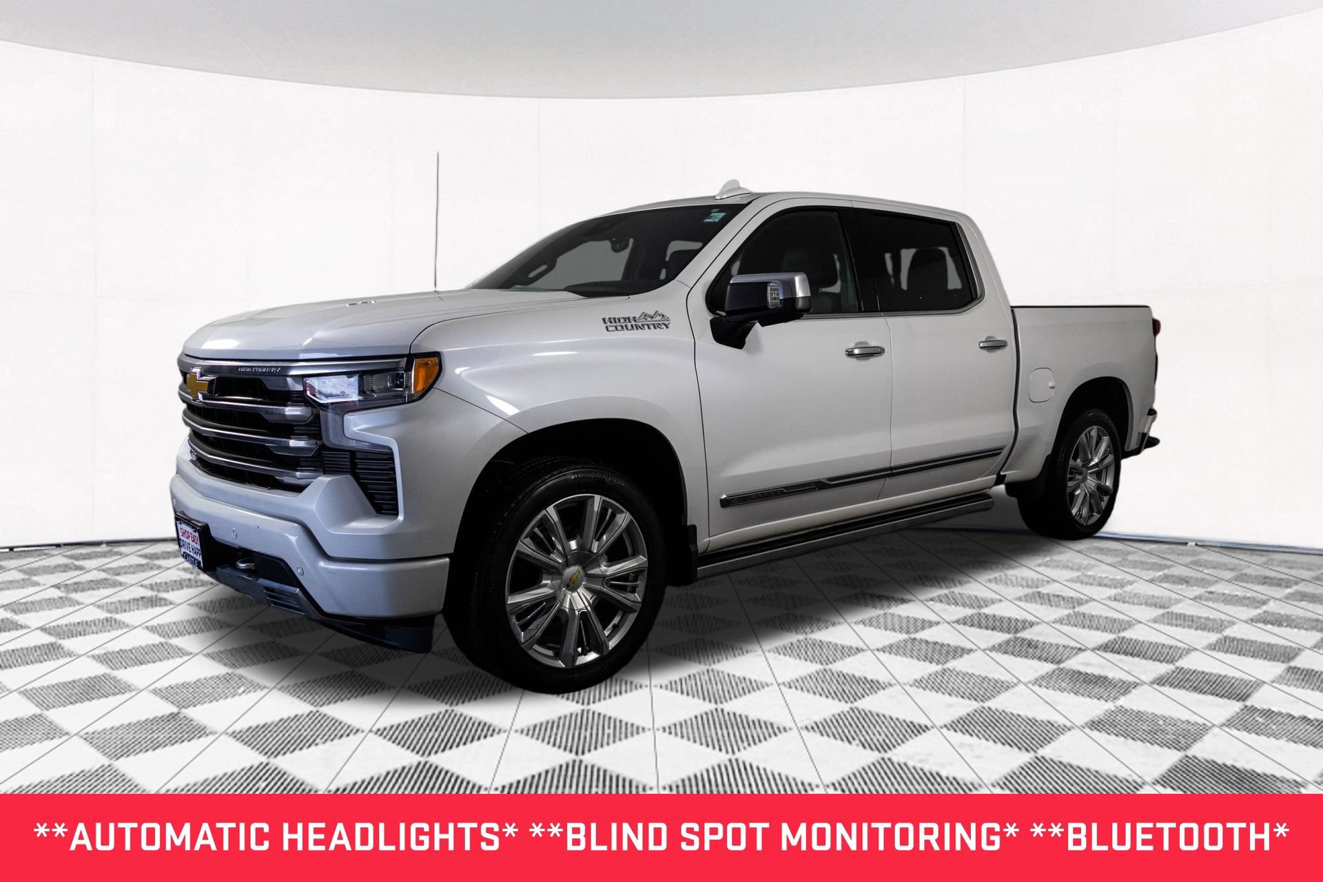 Used 2024 Chevrolet Silverado 1500 High Country w/ High Country Premium Package AWD/4WD image 11