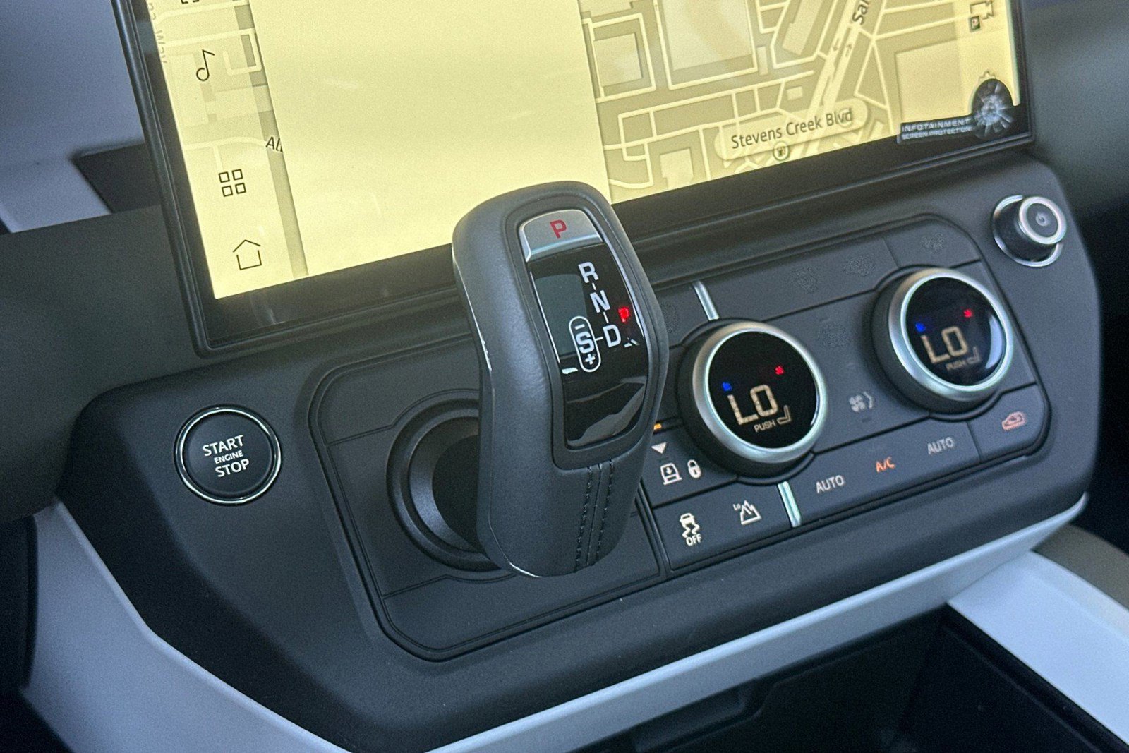 New 2026 Land Rover Defender 110 X-Dynamic SE AWD/4WD image 17