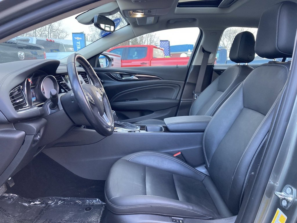 Used 2018 Buick Regal Essence w/ Driver Confidence Package #1 image 9