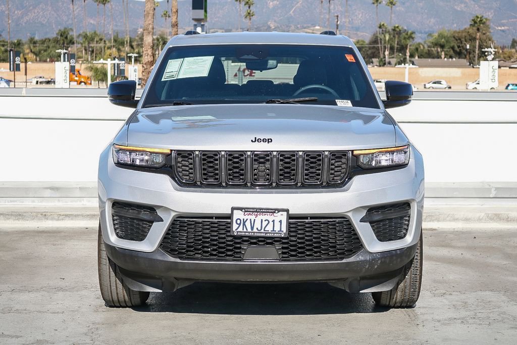 Certified 2024 Jeep Grand Cherokee Altitude image 3