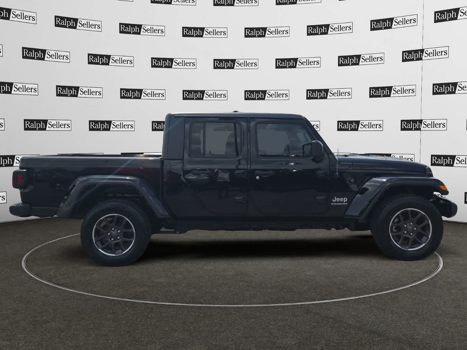Used 2023 Jeep Gladiator Overland AWD/4WD image 7