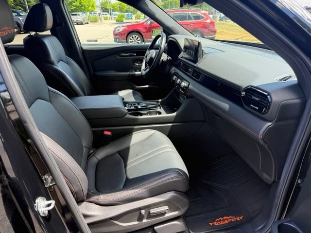 Used 2025 Honda Pilot TrailSport image 29