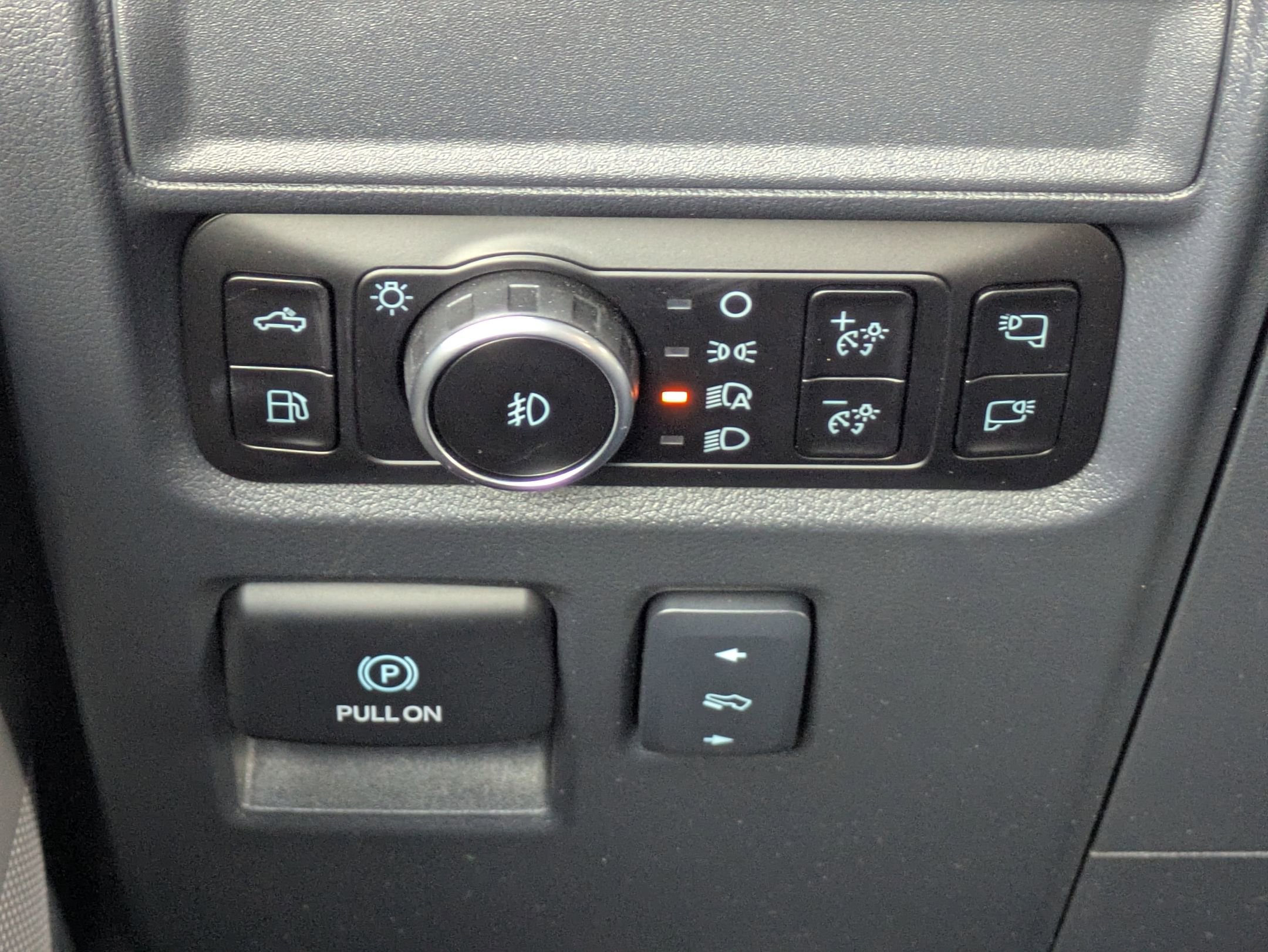 Used 2025 Ford F150 Lariat w/ Equipment Group 501A Mid image 18