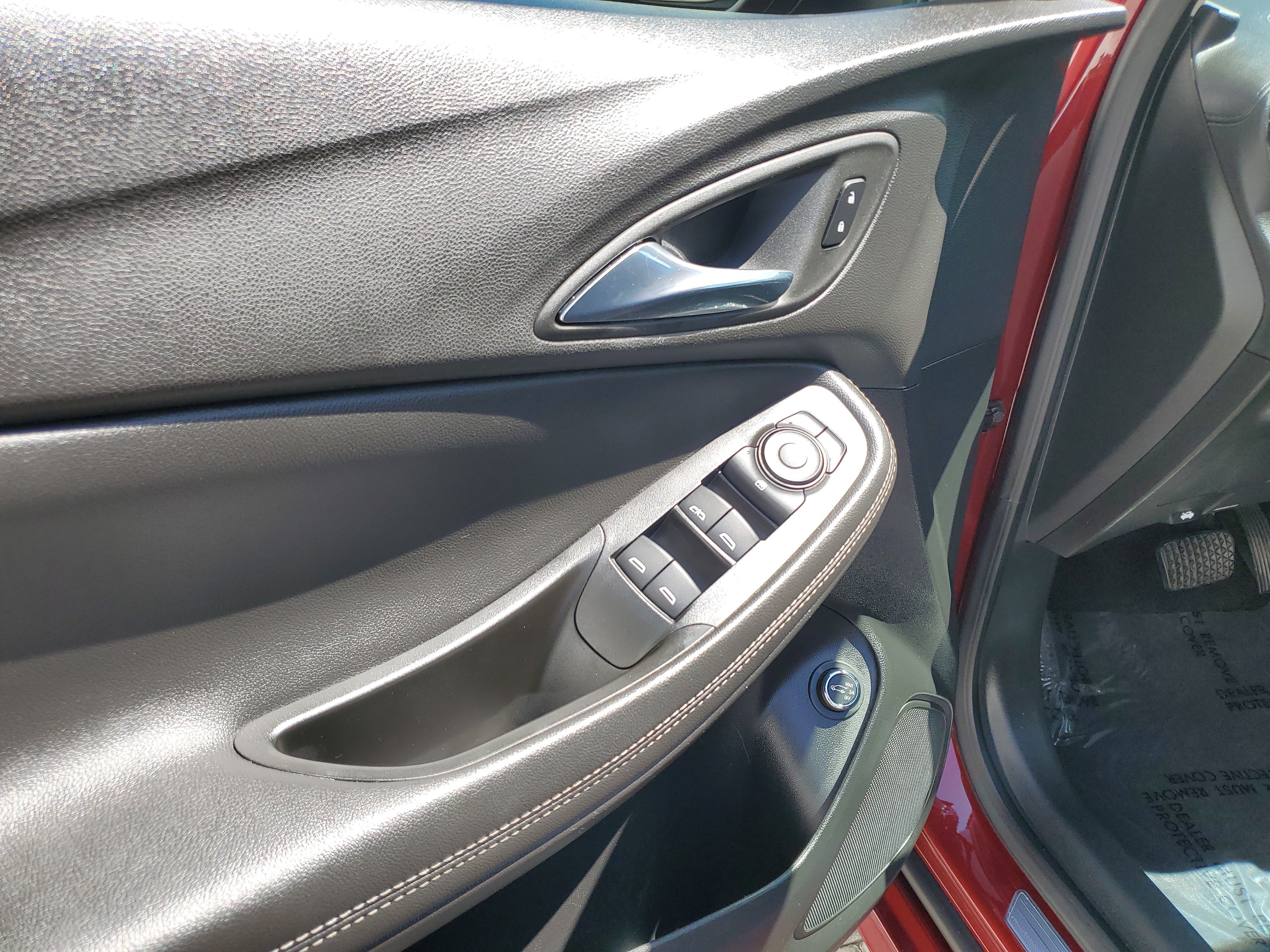 Used 2023 Buick Encore GX Select w/ Sport Touring Package FWD image 19