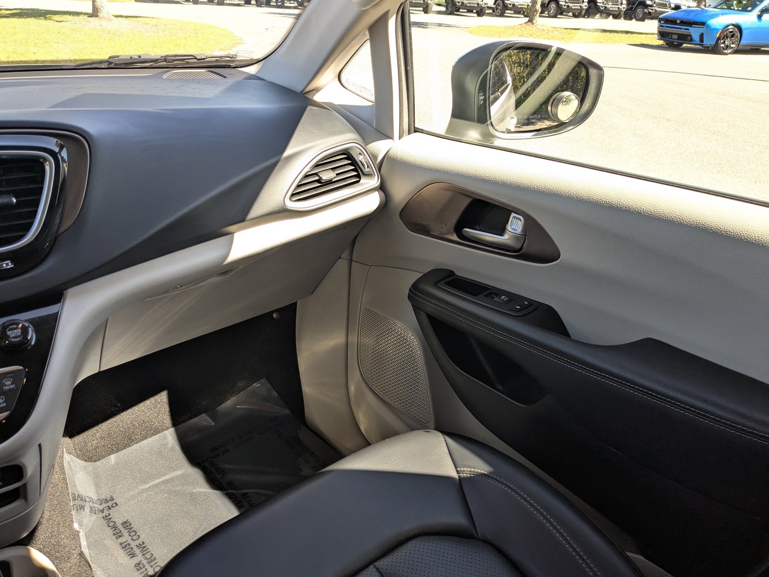 Certified 2020 Chrysler Voyager Lxi FWD image 16