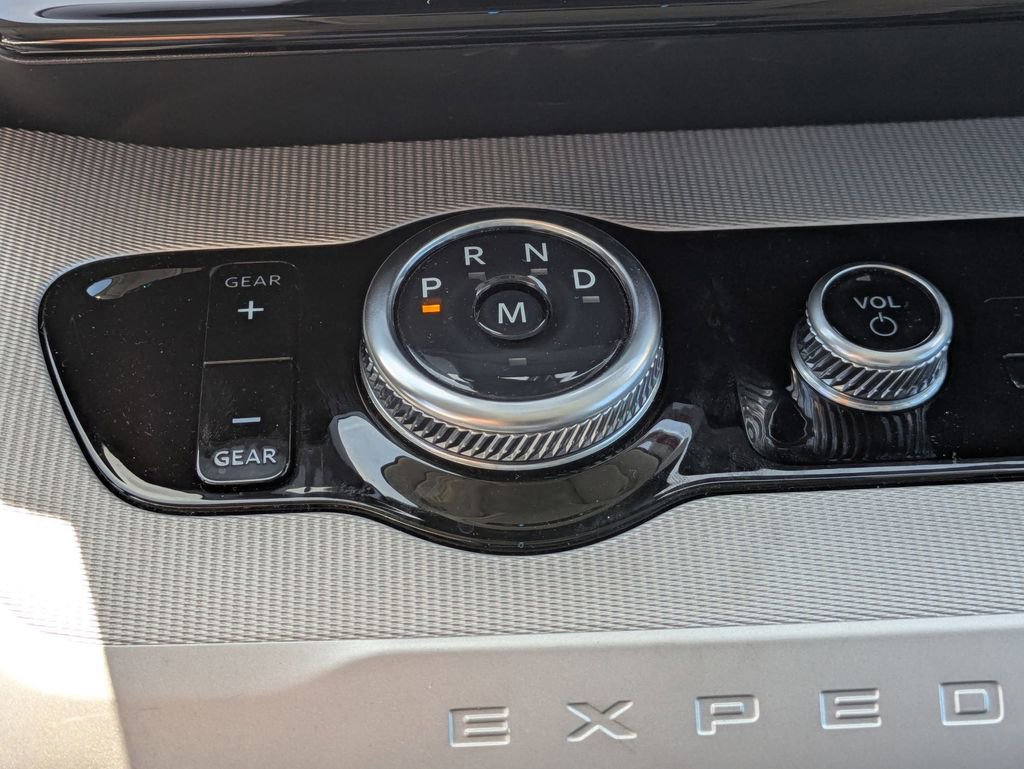 Used 2025 Ford Expedition Active AWD/4WD image 20