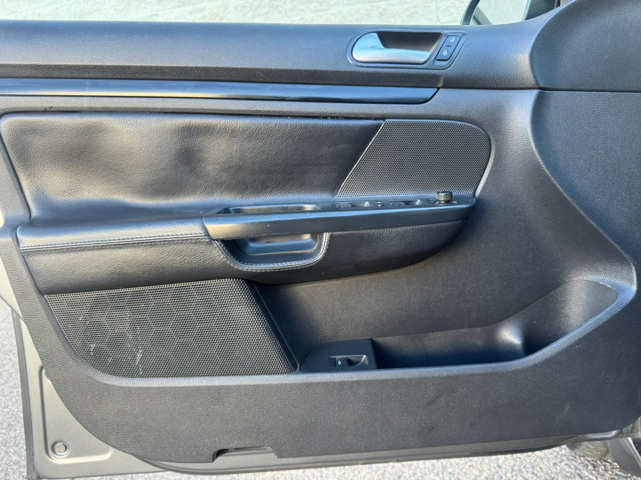 Used 2012 Volkswagen Jetta TDI FWD image 5