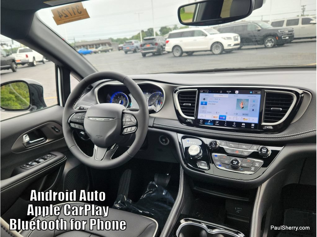 New 2027 Chrysler Pacifica Limited FWD image 4