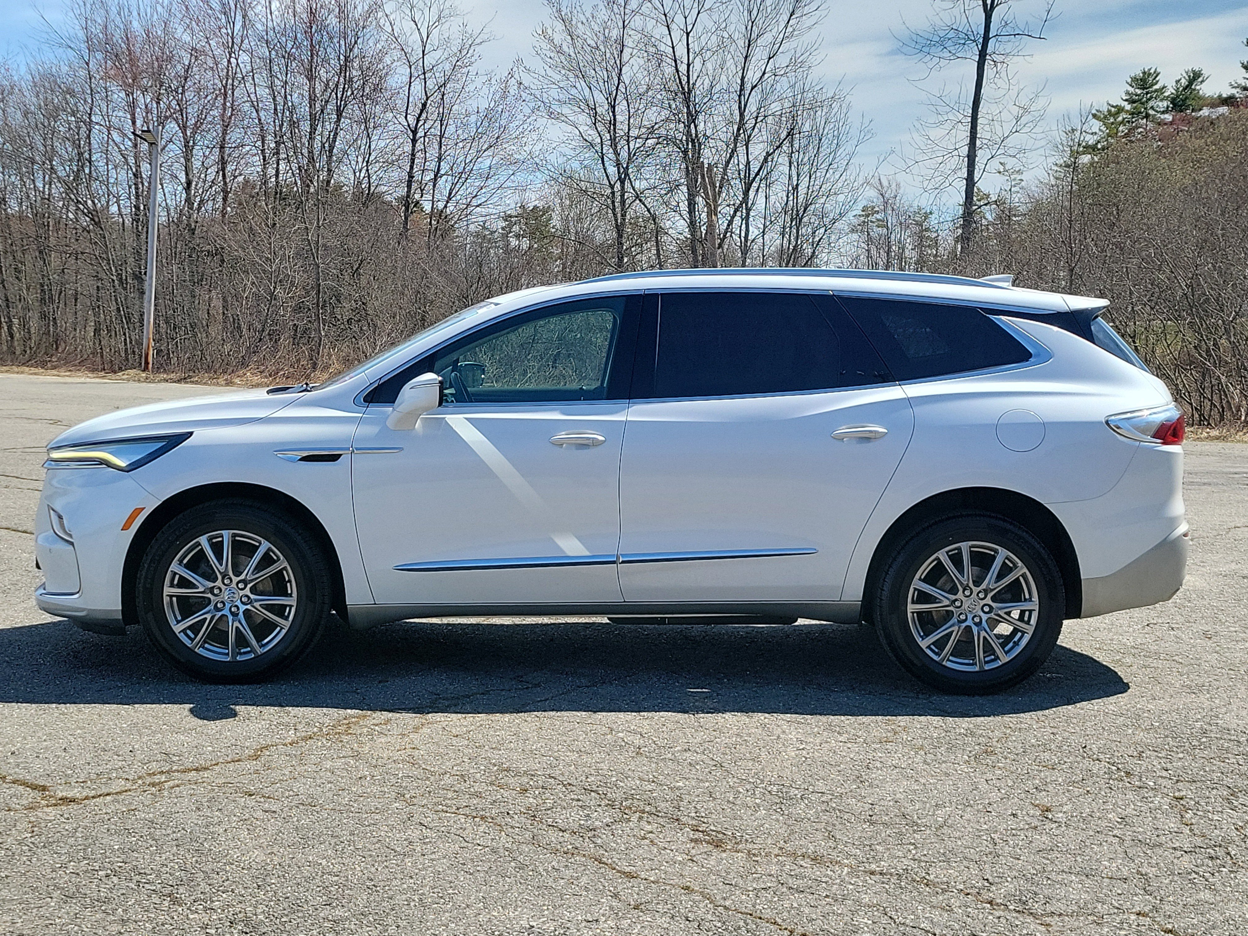 Used 2023 Buick Enclave Essence w/ Experience Buick Package AWD/4WD image 8