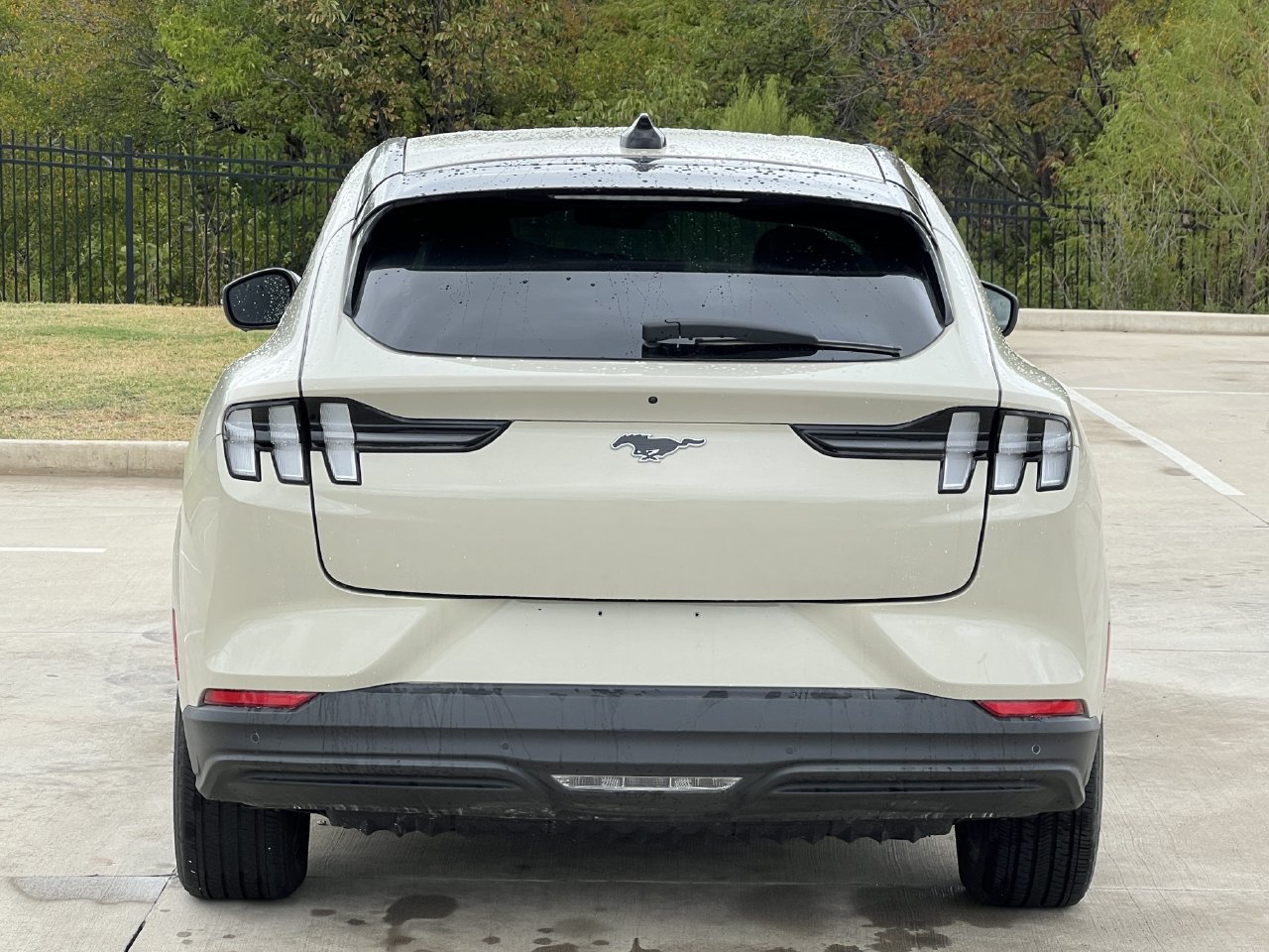 Used 2025 Ford Mustang Mach-E Premium AWD/4WD image 4