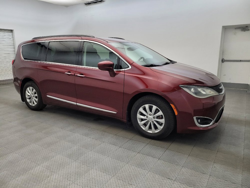 Used 2017 Chrysler Pacifica Touring-L w/ 13 Speaker Alpine Sound Group FWD image 11