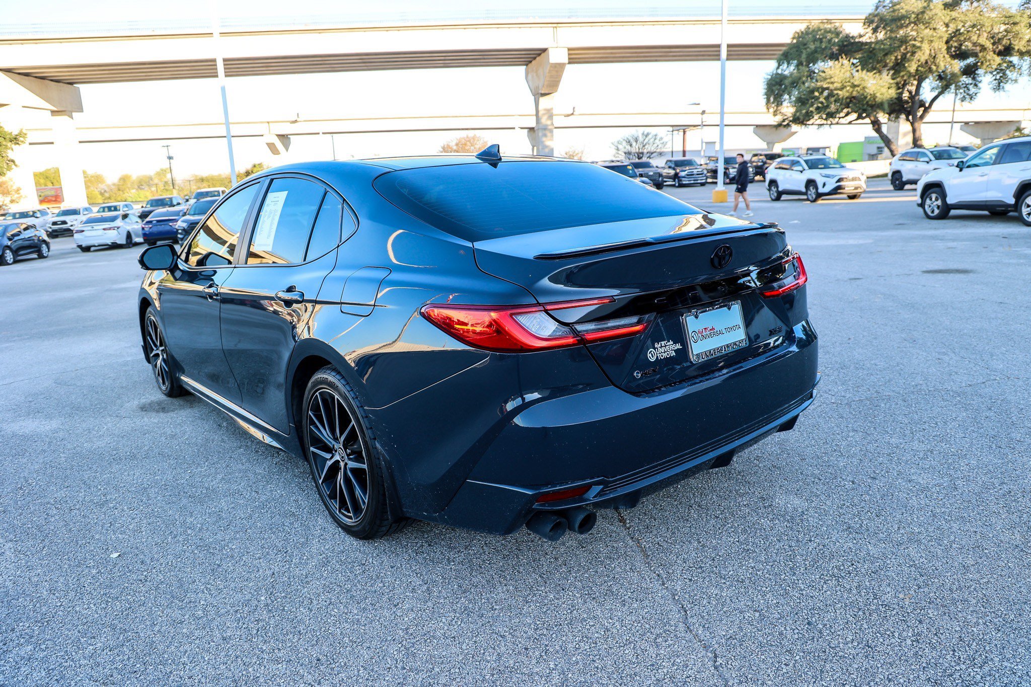 Used 2025 Toyota Camry XSE FWD image 9