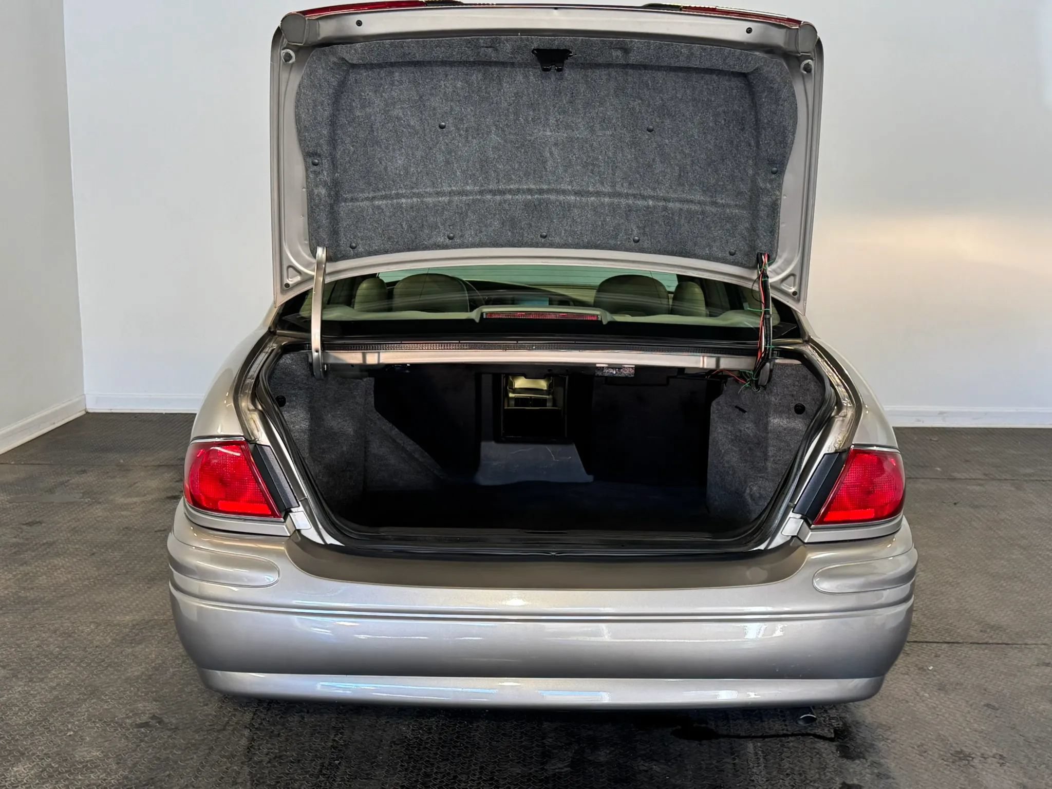 Used 2003 Buick Le Sabre Limited w/ Celebration Edition Package FWD image 30