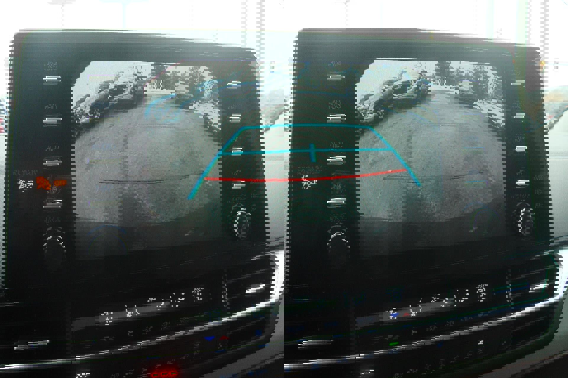 Used 2024 Toyota Sienna XLE image 19