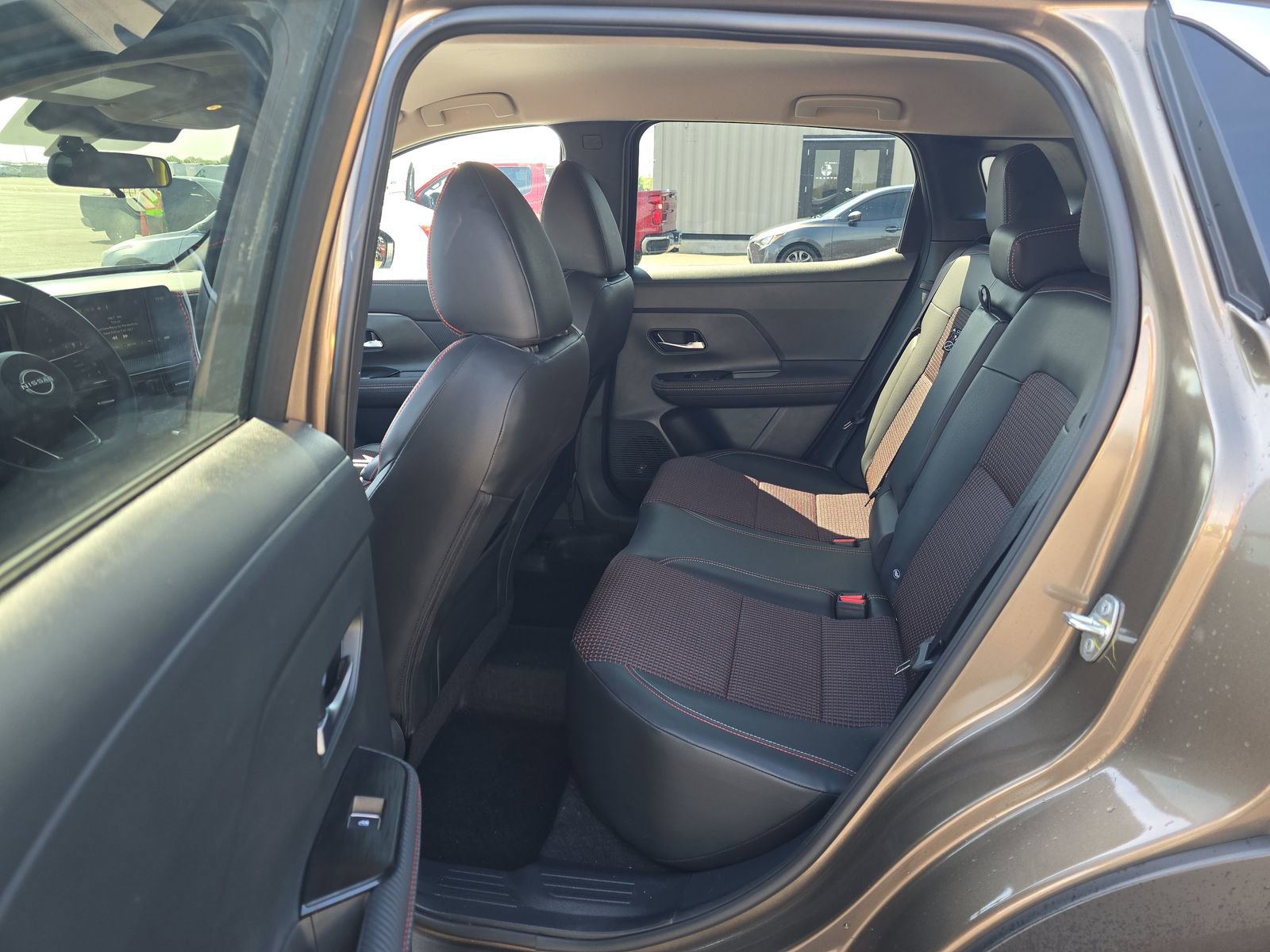 Used 2025 Nissan Kicks SR AWD/4WD image 9