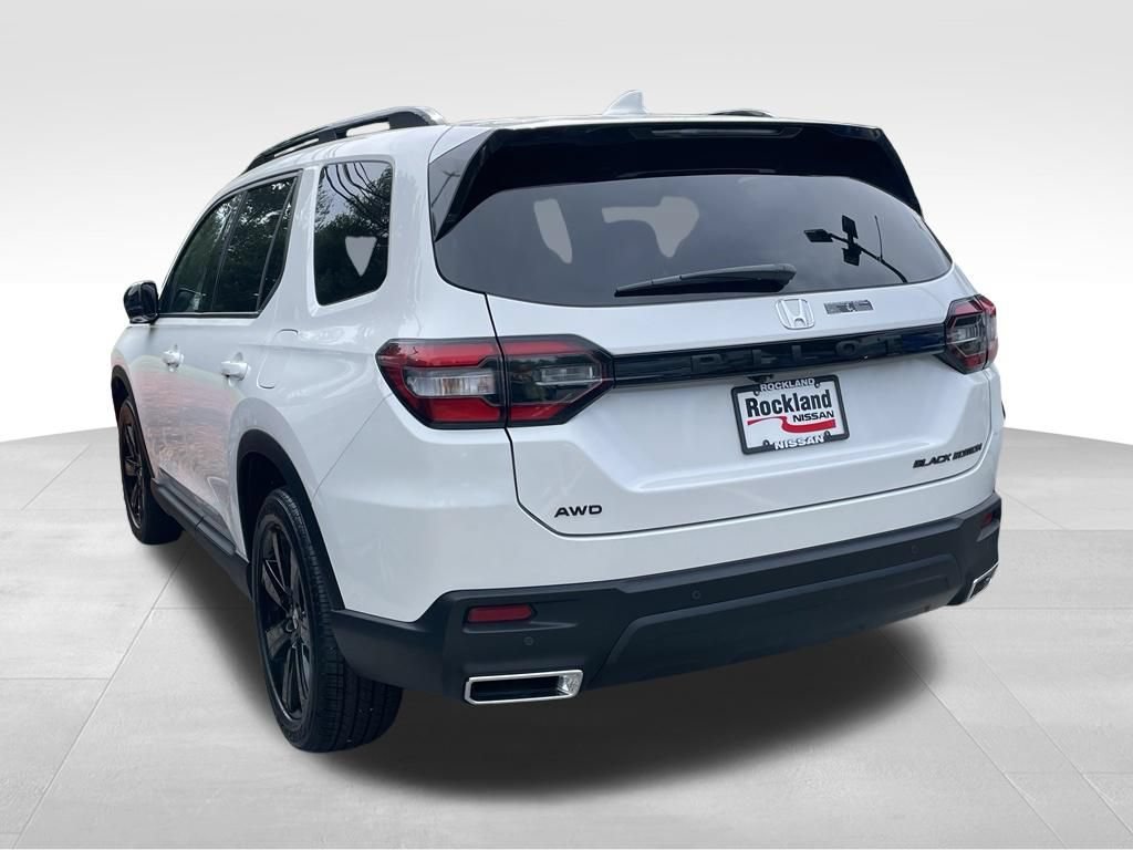 Used 2025 Honda Pilot Black Edition image 5