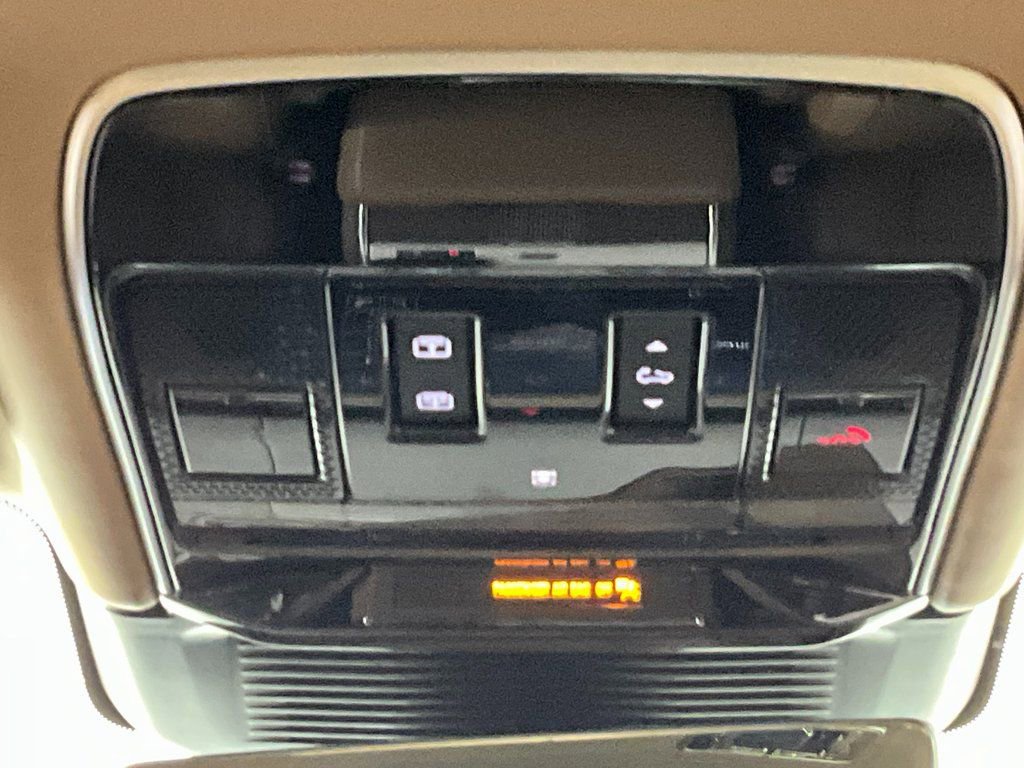 Used 2025 Land Rover Range Rover Long Wheelbase Autobiography image 13