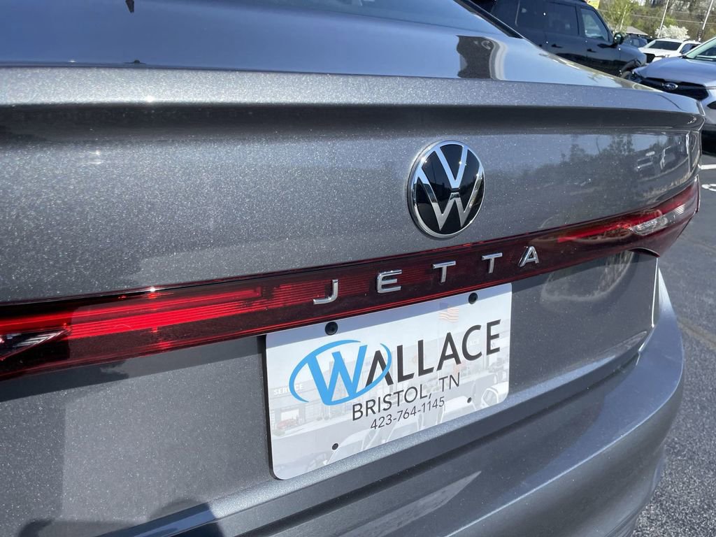 Used 2025 Volkswagen Jetta Sport image 6