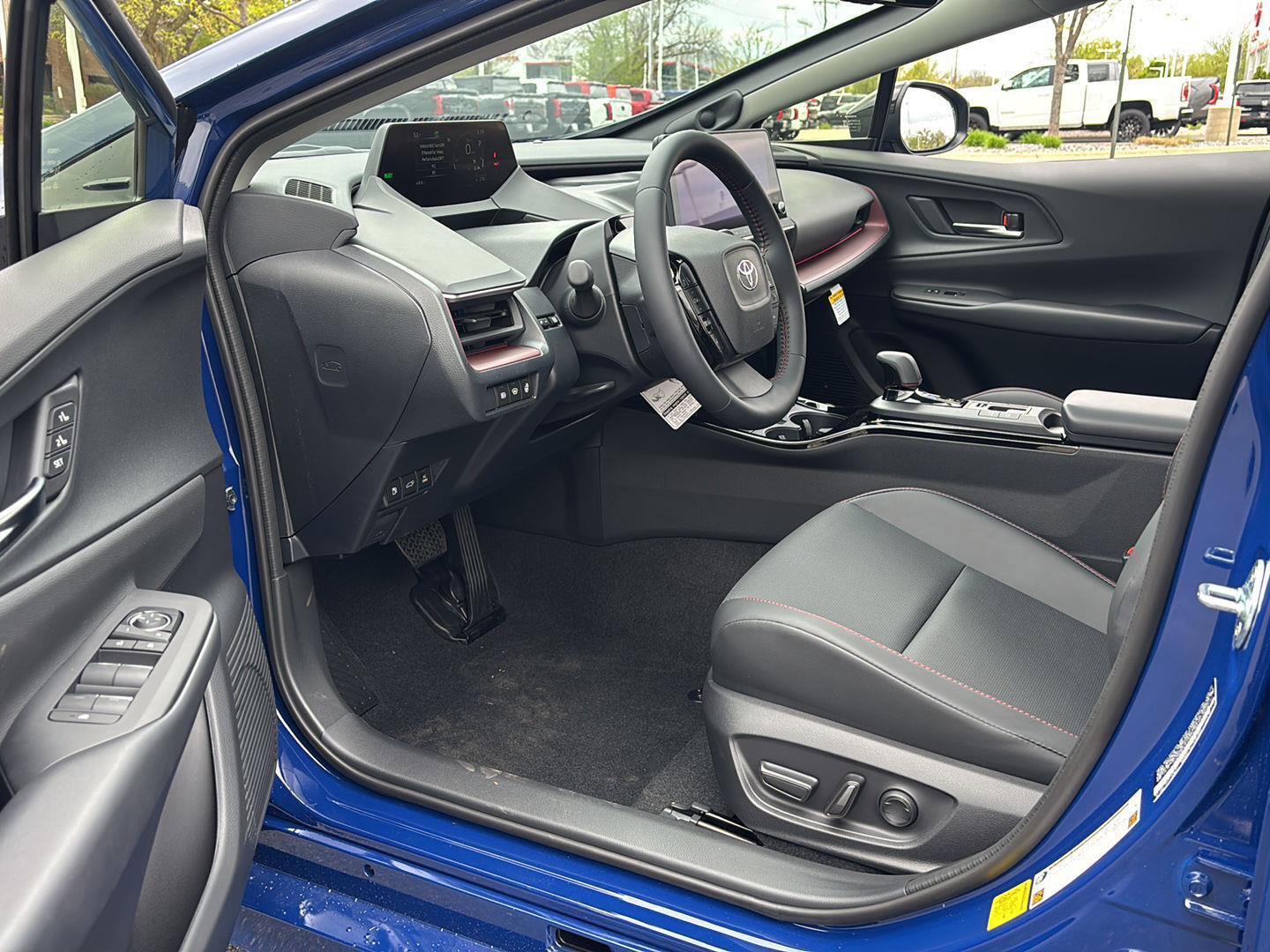 New 2026 Toyota Prius Plug-In Hybrid FWD image 2