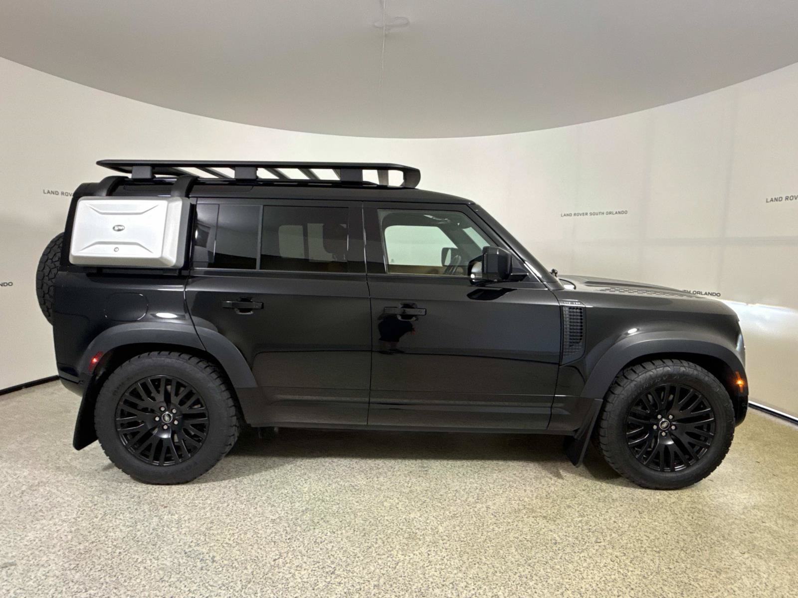 Used 2023 Land Rover Defender 110 SE AWD/4WD image 6