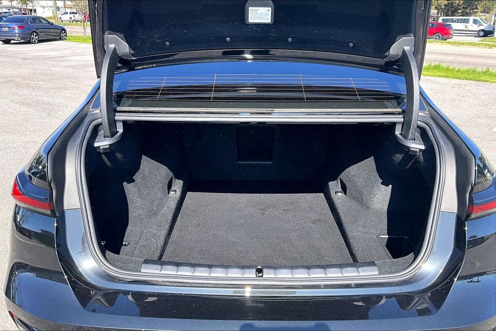 Used 2023 BMW 740i image 37